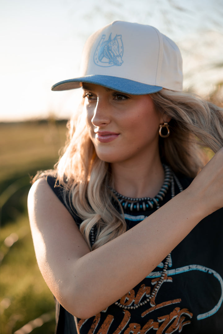 Boné Trucker Feminino The Horse Head
